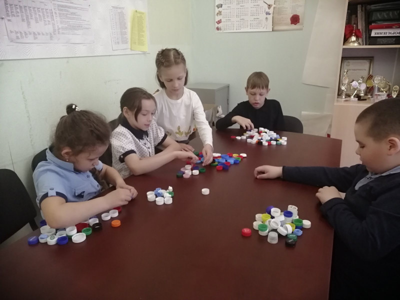 ​Добрые крышечки.